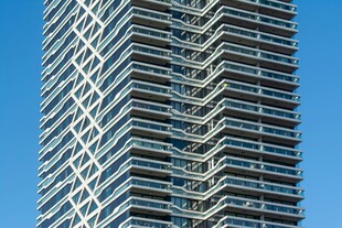 现代高楼大厦外观特写