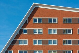 独特三角形红砖建筑