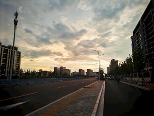 城市黄昏街道风景