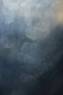 阴沉天空下的厚重云层