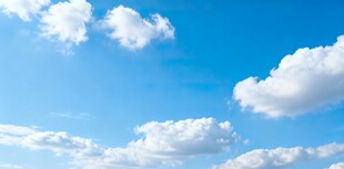 晴朗蓝天飘着朵朵白云