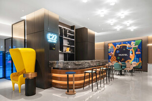 现代时尚的室内吧台空间