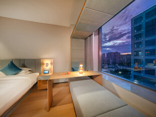 现代简约风卧室观景一角