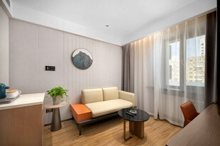 简约温馨的现代客厅一角