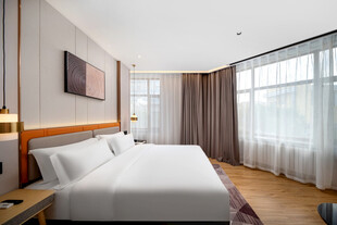 现代简约风格的舒适酒店客房