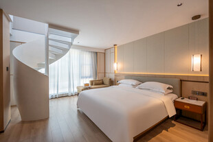 现代简约风格温馨卧室