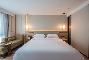 现代简约风格温馨卧室