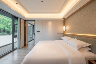 现代简约风格温馨卧室