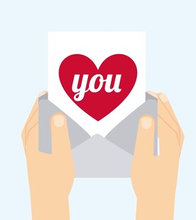 双手捧爱心信封示爱