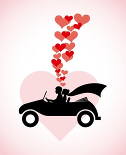 浪漫情侣驾车爱心相伴