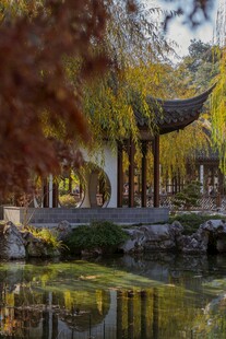 中式园林湖畔美景