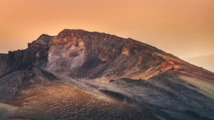 壮丽山景 夕阳下的自然奇观