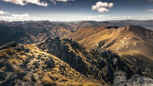 壮丽山景 俯瞰广袤大地