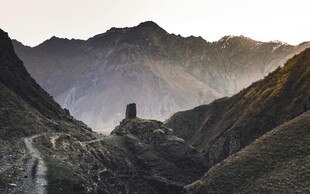 山间孤堡 尽显旷野之美