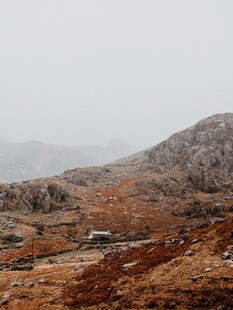 山间小屋 隐于苍茫天地间