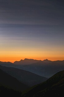 山间壮丽日出美景