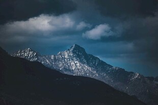 壮丽雪山 云雾缭绕之景