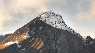 巍峨雪山 尽显壮丽风光