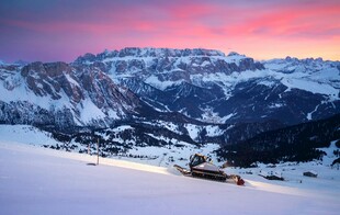 雪山壮丽黄昏美景