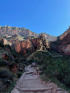 山间小径 领略自然之美