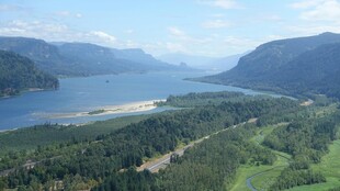 壮丽山水风光俯瞰图