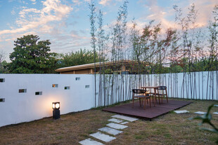 温馨庭院傍晚景致