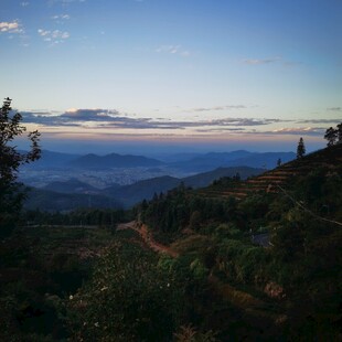 山间美景 日落中的壮丽风光