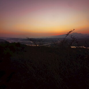 黄昏时分的美丽自然景观