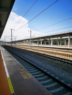 空旷的铁路站台