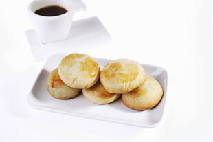 美味酥皮点心搭配茶饮