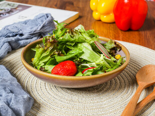 美味蔬菜沙拉健康新选择