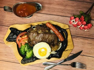 美味牛排餐摆拍