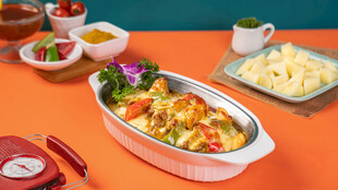 多彩美味佳肴摆桌展示