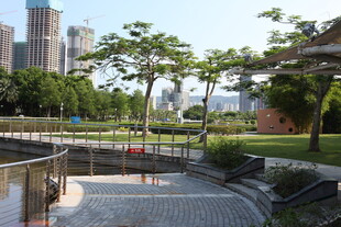 城市公园中的休闲步道