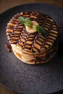 美味巧克力淋面叠层松饼