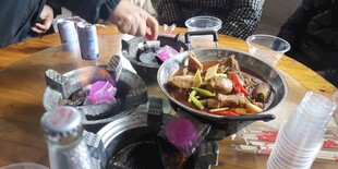 聚餐桌上的丰盛美食