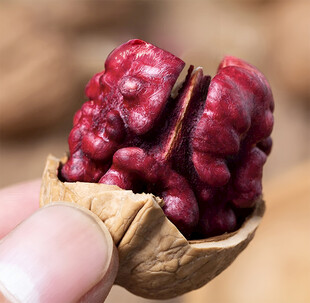 红色核桃