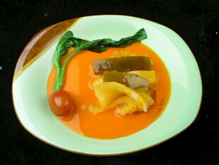 美味橙色调摆盘菜肴