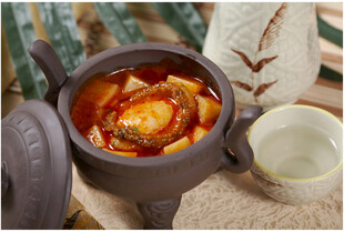 美味瓦罐海鲜汤