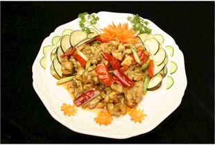 美味炒面摆盘精致