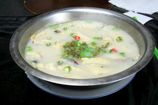 鲜香酸菜鱼火锅