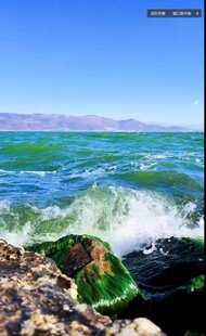 海浪拍击礁石的美丽海景