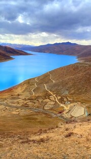 壮美高原湖泊景观