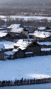 雪覆村庄景象