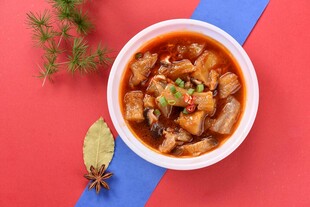 美味红烧蹄筋 色泽诱人