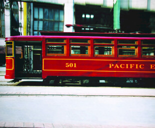 复古红色有轨电车