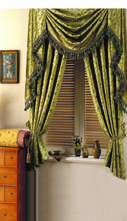 奢华绿色绒质窗帘装饰