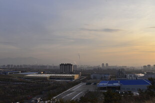 城市黄昏远景俯瞰景色 宣化北山