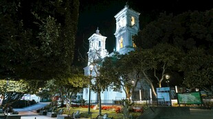 夜晚教堂建筑灯光景观