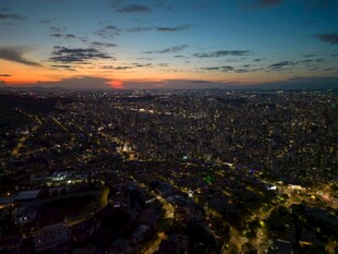 城市黄昏全景俯瞰美景